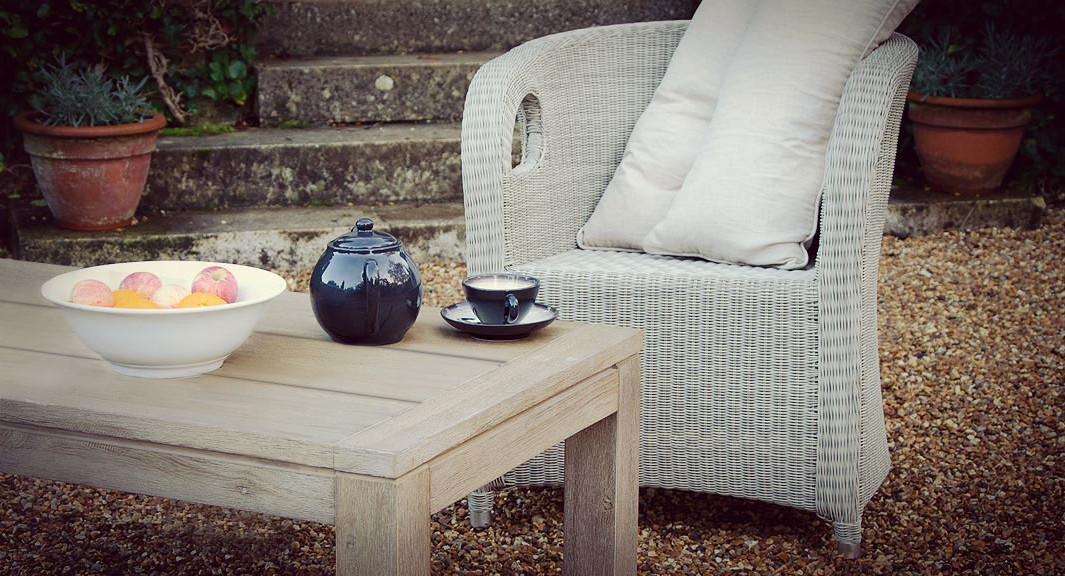 Redon table and Mirabeau chair stunning combination for the garden or the home.